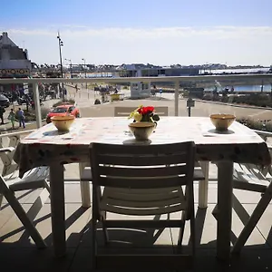 T2 Balcon Vue Sur Actuellement Gênée Par Un échafaudage Parking Et Entrée Sécurisés à Pied Appartement Quiberon